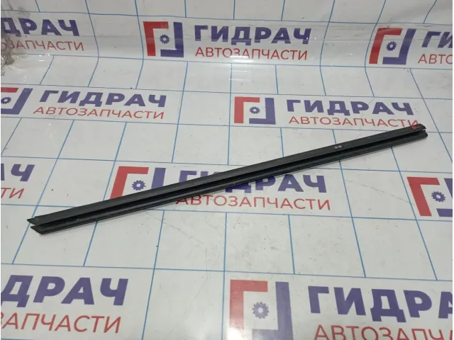 Уплотнитель стекла двери заднего левого Ford Mondeo (BD) 1486617
