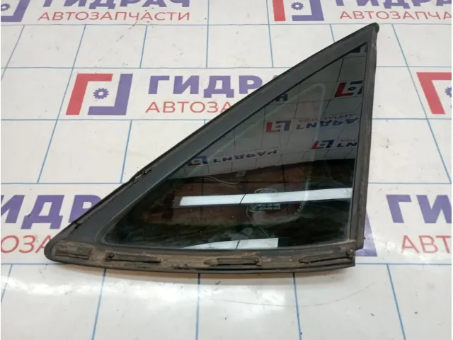 Стекло кузовное глухое правое Ford Mondeo (BD) 1691352