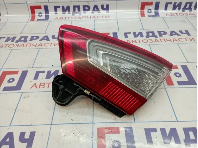 Фонарь задний внутренний правый Ford Mondeo (BD) 1744243