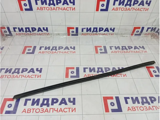 Уплотнитель стекла заднего правого Ford S-MAX 1771850