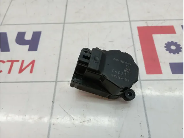 Моторчик заслонки отопителя Ford S-MAX 1786200