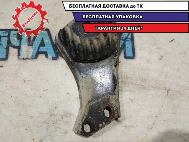 Кронштейн задней балки правый Mercedes Benz GLK 350 2043520246 Отличное состояние