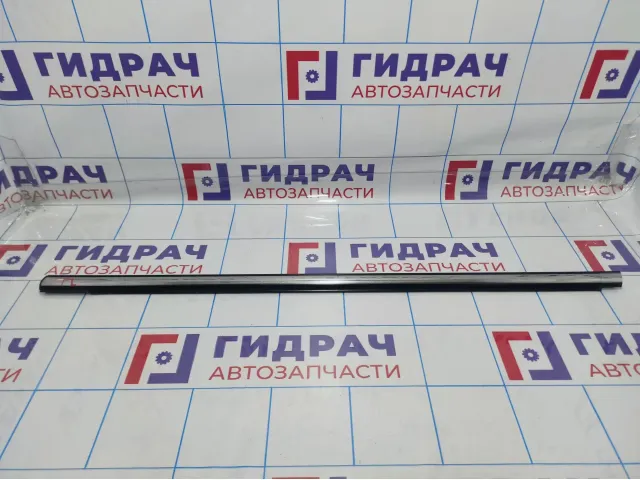 Накладка стекла переднего левого Geely Emgrand EC 7 1068002043.