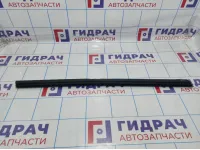 Уплотнитель стекла переднего левого Geely Emgrand EC 7 .