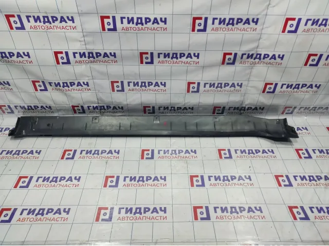 Накладка на порог наружная правая Geely Emgrand EC 7 1068001642. Дефект.