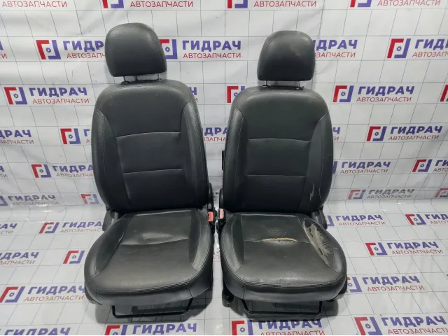 Комплект сидений Geely Emgrand EC 7 . Дефект.