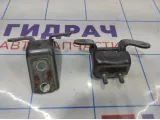 Петли двери задней левой Geely Emgrand EC 7 . Комплект.