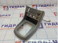 Накладка консоли на кулису КПП Geely Emgrand EC 7 106802273900847. Потертости.