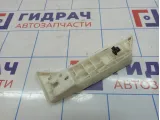 Кронштейн крепления бампера правый Geely Emgrand EC 7 1068001656.