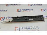 Обшивка стойки передней правой Geely Emgrand EC7 106800106300669. Царапина.