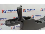 Консоль Geely Emgrand EC7 106802273300669. Царапины, сломана ручка открывания подлокотника.