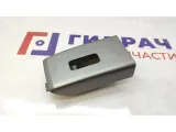 Накладка кнопки стеклоподъемника задняя правая Geely Emgrand EC7 1067002334.