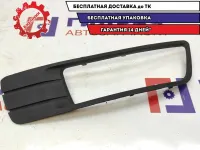 Рамка противотуманной фары правой Geely Emgrand EC7 1068001653. Дефект.