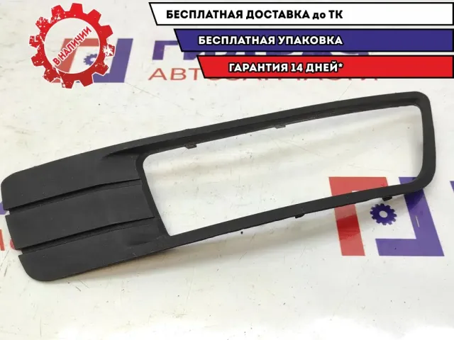 Рамка противотуманной фары правой Geely Emgrand EC7 1068001653. Дефект.