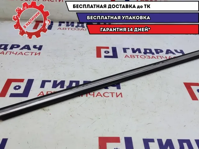 Накладка стекла переднего правого Geely Emgrand EC7 1068002069.