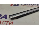 Накладка стекла переднего правого Geely Emgrand EC7 1068002069.