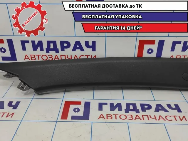 Обшивка стойки передней правой Geely Emgrand EC7 106800106300669. Царапины.
