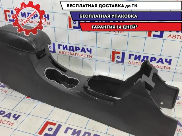 Консоль Geely Emgrand EC7 106802273300669. Дефект обшивки крышки.