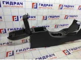 Консоль Geely Emgrand EC7 106802273300669. Дефект обшивки крышки.