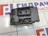 Блок предохранителей салонный Geely Emgrand EC7 1067003569. Дефект корпуса.