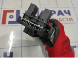 Блок предохранителей салонный Geely Emgrand EC7 1067003569. Дефект корпуса.