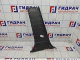 Обшивка стойки средней правой нижняя Geely Emgrand EC7 106800106900669. Царапины.