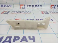 Кронштейн переднего бампера правый Geely Emgrand EC7 1068001656