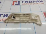 Кронштейн переднего бампера правый Geely Emgrand EC7 1068001656