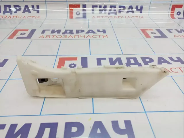 Кронштейн переднего бампера левый Geely Emgrand EC7 1068001655