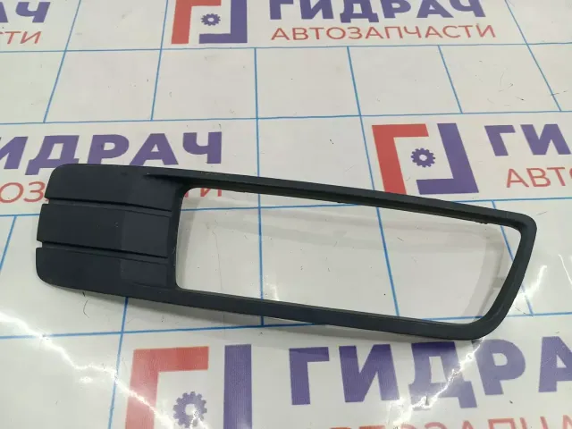 Рамка противотуманной фары правой Geely Emgrand EC7 1068001653