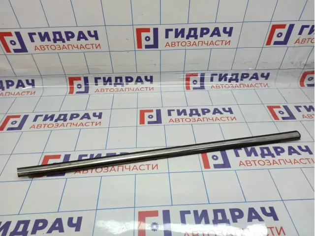 Накладка стекла переднего правого наружная Geely Emgrand EC7 1068002069