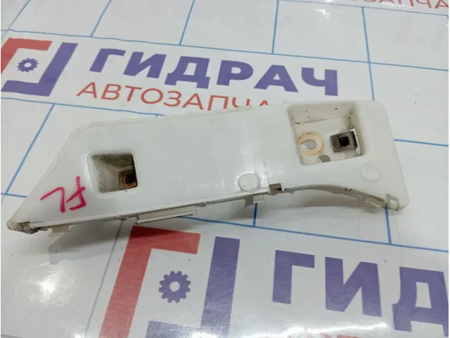 Кронштейн переднего бампера левый Geely Emgrand EC7 1068001655