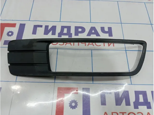 Рамка противотуманной фары правой Geely Emgrand EC7 1068001653