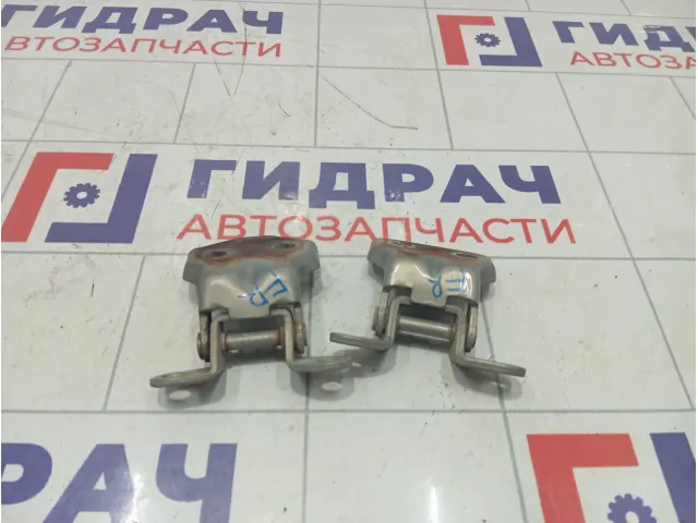 Петли двери передняя правая Great Wall Hover H5