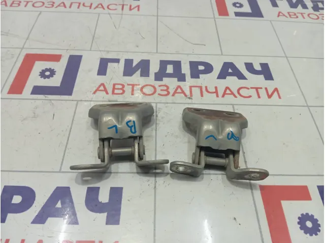 Петли двери задняя левая Great Wall Hover H5