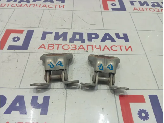 Петли двери задняя правая Great Wall Hover H5