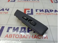 Кнопка стеклоподъемника переднего правого Great Wall Hover H5 3746600K800089