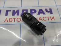 Кнопка стеклоподъемника переднего правого Great Wall Hover H5 3746600K800089.