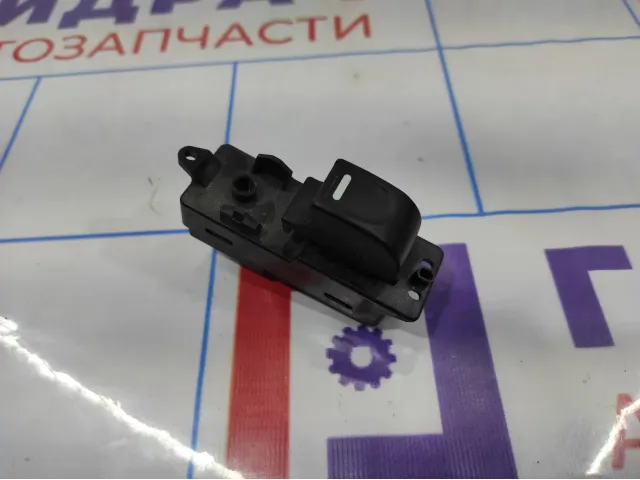Кнопка стеклоподъемника заднего левого Great Wall Hover H5 3746700K800089.