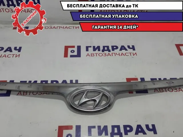 Накладка решетки радиатора Hyndai i30 86352-2R000. Дефект.