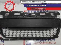 Решетка в бампер центральная Hyndai i30 86561-2R000. Дефект.