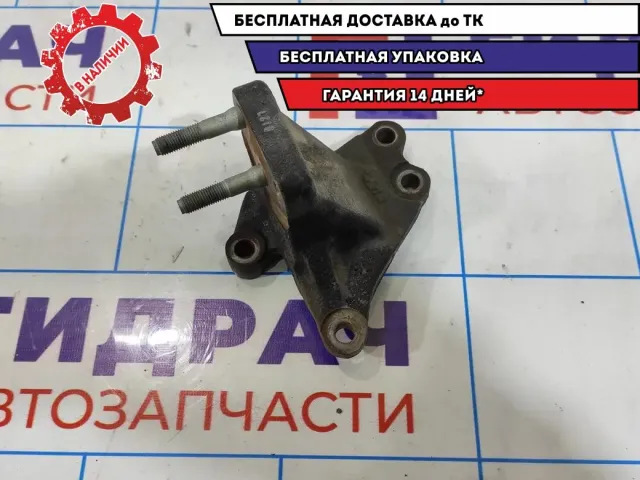 Кронштейн двигателя правый Hyndai i30 21670-2B000.