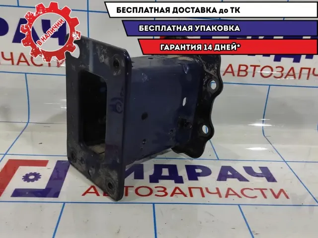 Кронштейн усилителя переднего бампера левый Hyndai i30 64710-2L000.