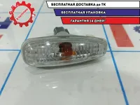 Повторитель на крыло белый Hyndai i30 92303-3L100.