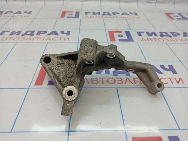 Кронштейн генератора Hyundai Grand Starex (TQ) 37472-4A011.