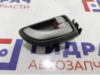 Ручка двери передней внутренняя правая Hyundai Grand Starex (TQ) 826204H0006Y. Потертость.