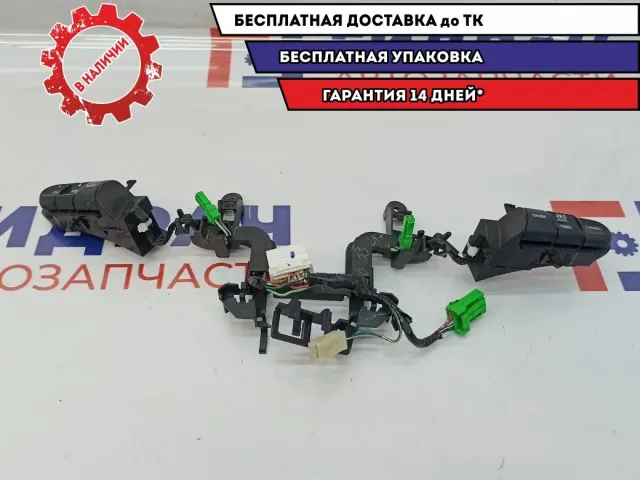 Блок кнопок в рулевое колесо Honda Civic 5D 36770-SMG-G32. Сломан кронштейн.