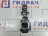 Блок управления стеклоподъемниками Hyundai Equus (VI) 93570-3N110-VM5