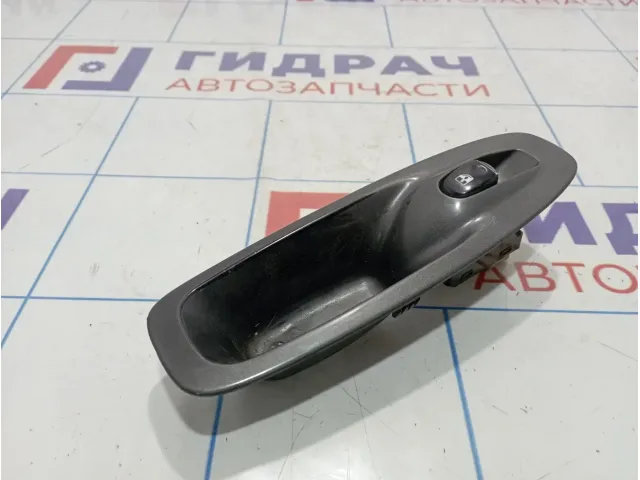 Кнопка стеклоподъемника передняя правая Hyundai Accent (LC) 9358025000YN