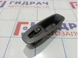 Кнопка стеклоподъемника передняя правая Hyundai Accent (LC) 9358025000YN